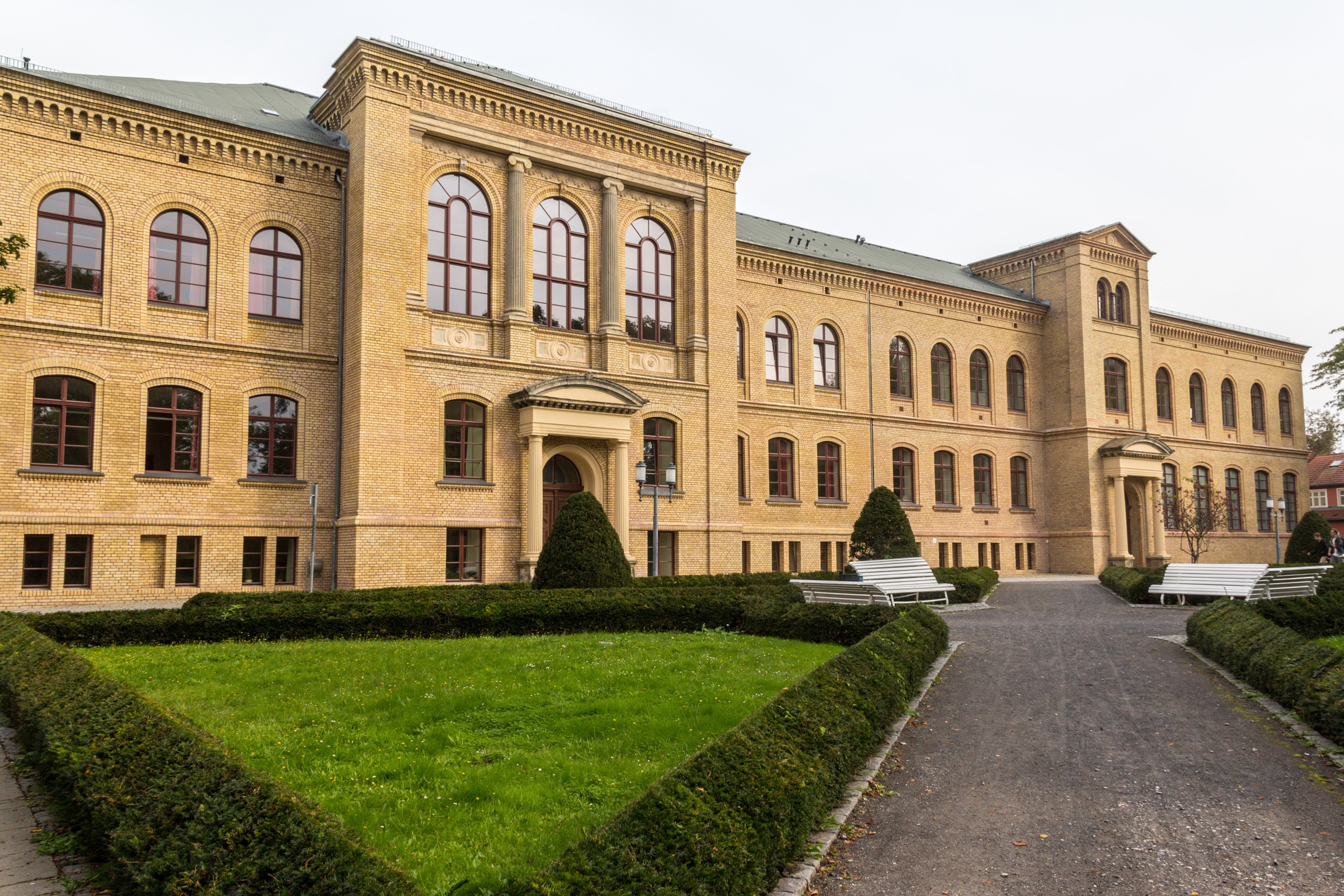 Foto "<h2>Los mejores lugares con desayuno para hospedarse en Greifswald</h2> " por Derzno (CC BY-SA) / Recortada de la original
