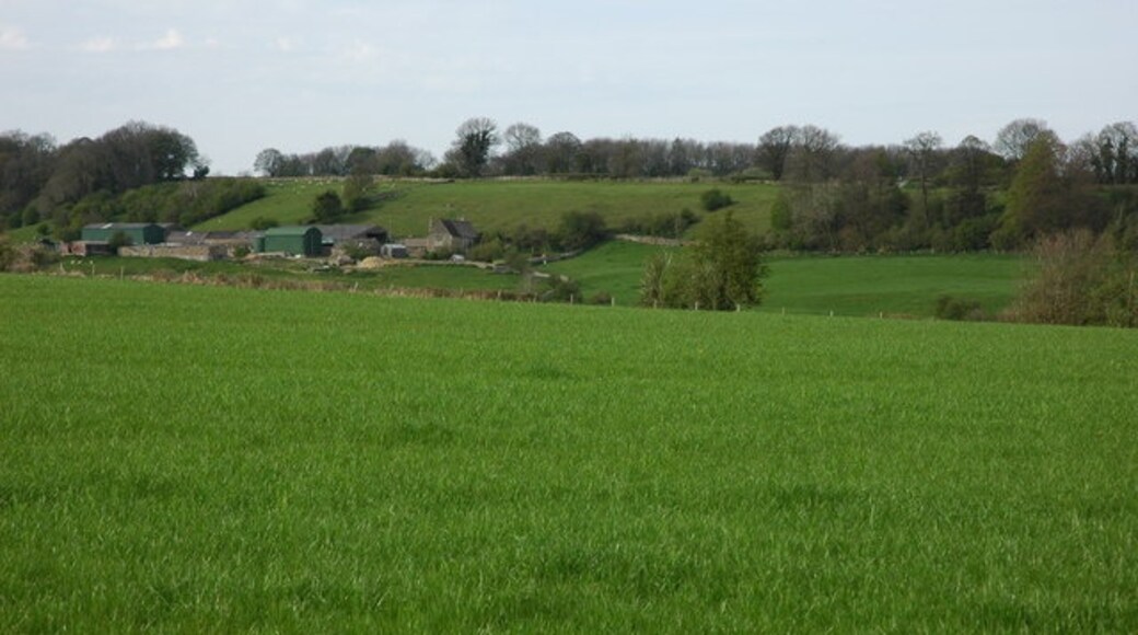 Foto „Bisley-with-Lypiatt“ von Philip Halling (CC BY-SA)/zugeschnittenes Original