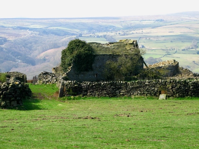 Quarry House Now abandoned and derelict on Tenter Hill.