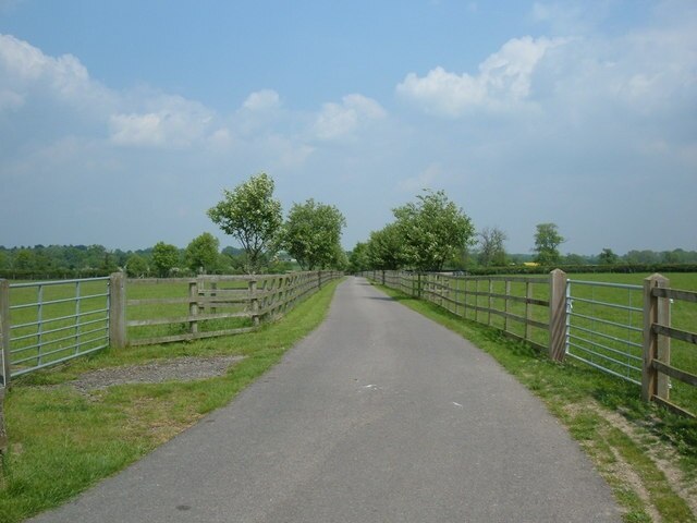 Photo "Aston Abbotts" by Mr Biz (CC BY-SA) / Cropped from original