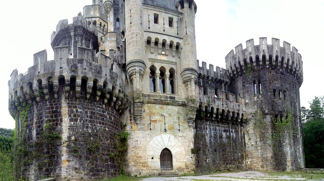 « Château de Butron», photo de Enekochan (page does not exist) (CC BY-SA) / rognée de l’originale