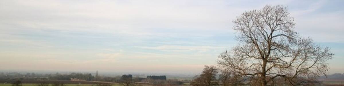 Photo "Ridge & Furrow Low sun showing ridge & furrow in a field near Navenby" by Richard Croft (Creative Commons Attribution-Share Alike 2.0) / Cropped from original