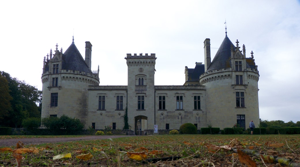 Foto "Chateau de Breze" de Cinoworus (page does not exist) (CC BY-SA) / Recortada do original