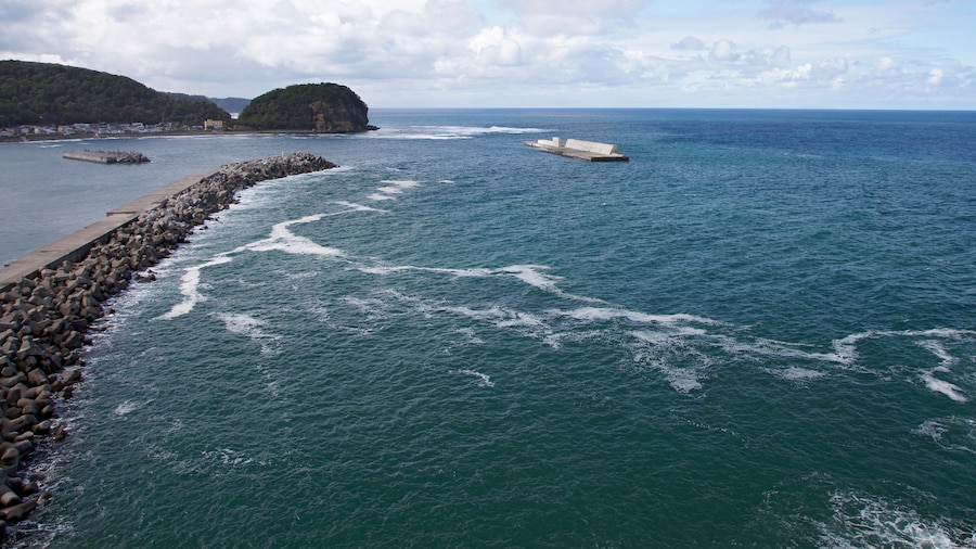 Photo "チャシコツ崎, 北海道斜里町" by 663highland (Creative Commons Attribution 2.5) / Cropped from original