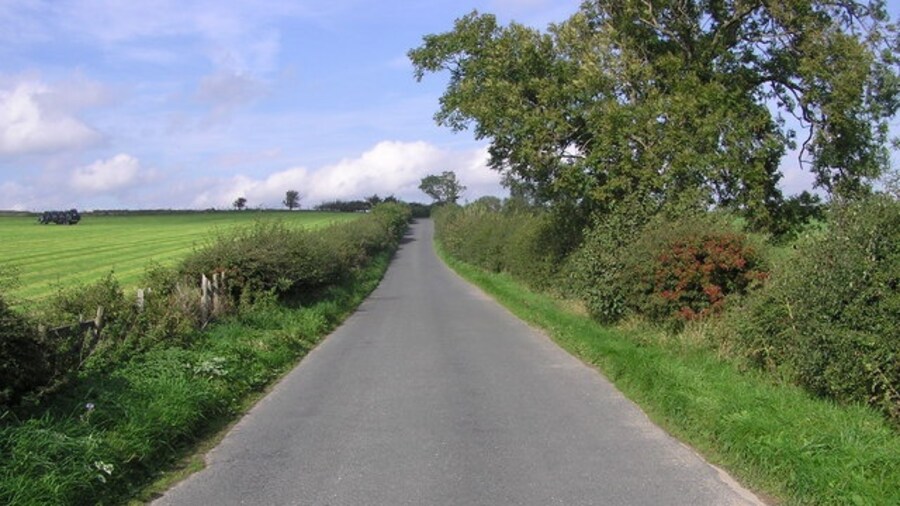 Photo "Norbeck Lane Looking north on Lane from Barningham Village to Greta Bridge and the A66" by Hugh Mortimer (Creative Commons Attribution-Share Alike 2.0) / Cropped from original