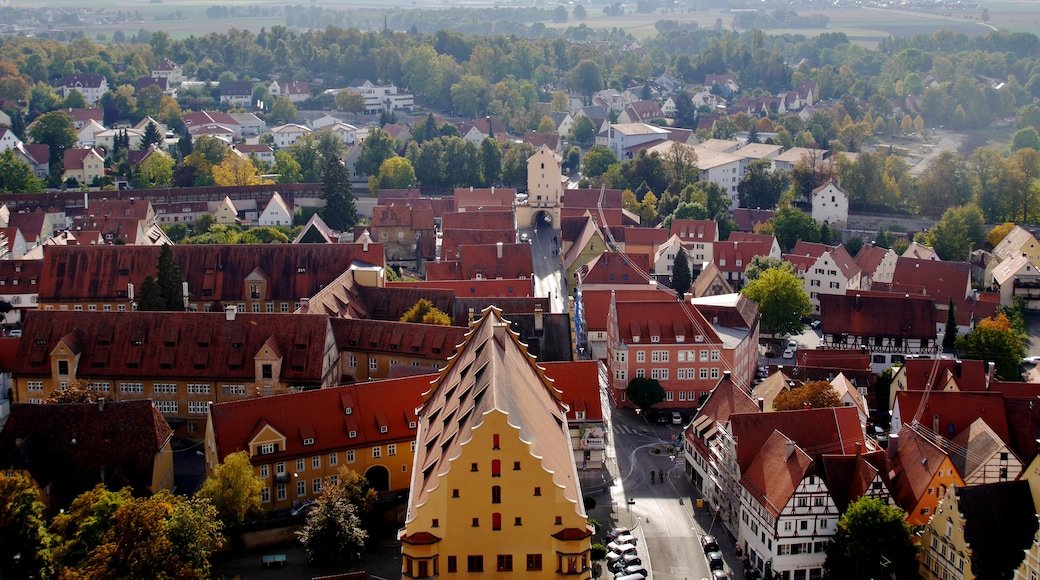 Foto „Altstadt Nördlingen“ von qwesy qwesy (CC BY)/zugeschnittenes Original