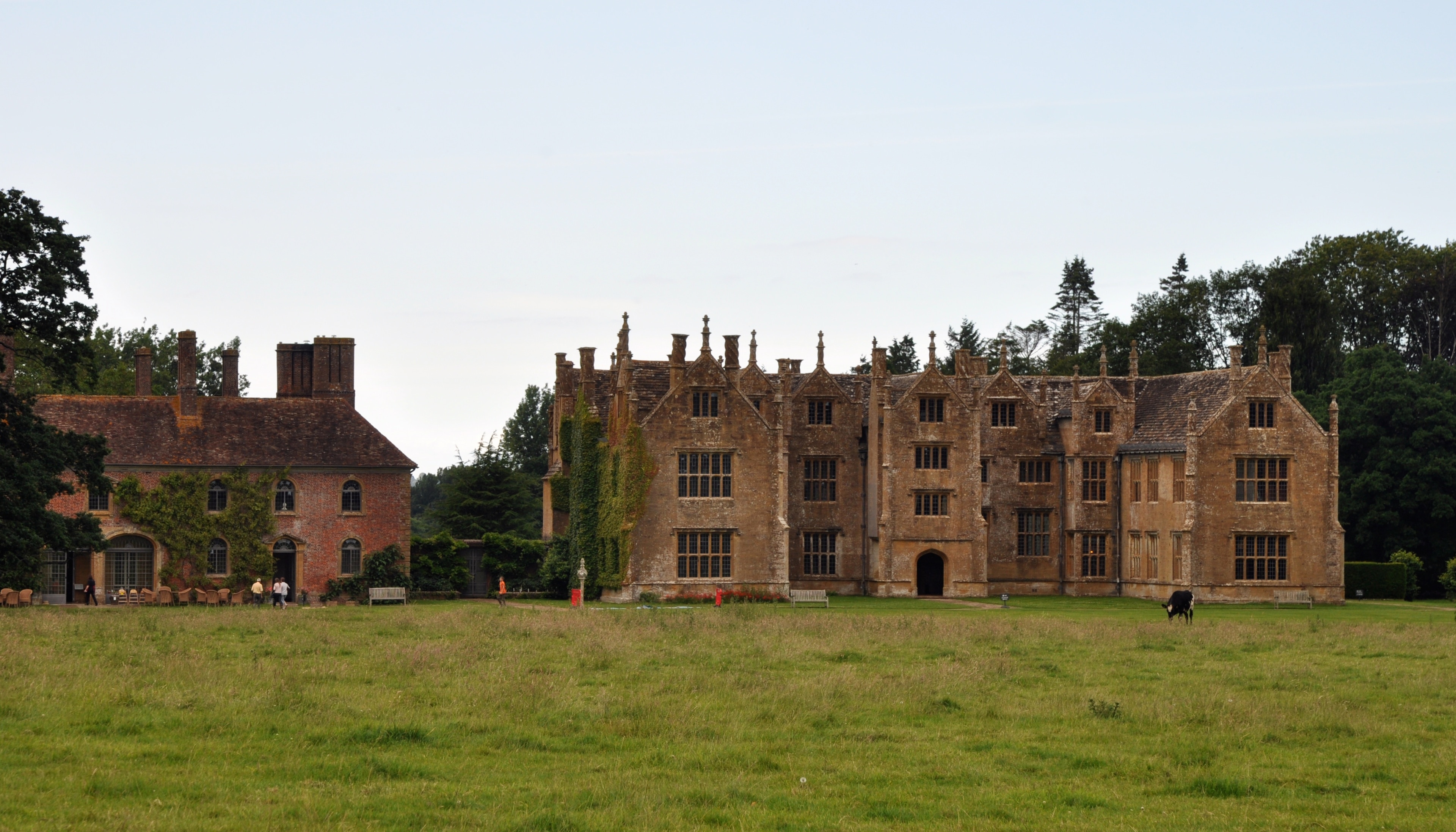 Barrington Court Wikidata has entry Q4863658 with data related to this item.