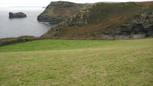 Foto “Trevalga” tomada por Philip Halling (CC BY-SA); recorte de la original