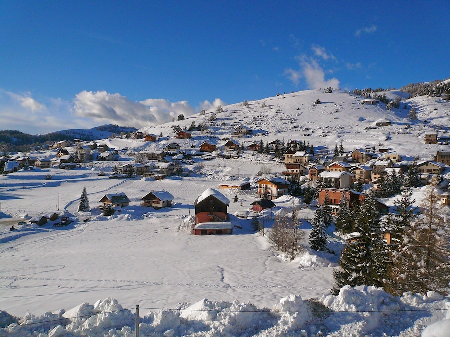 Beuil-Les-Launes in winter looking NE