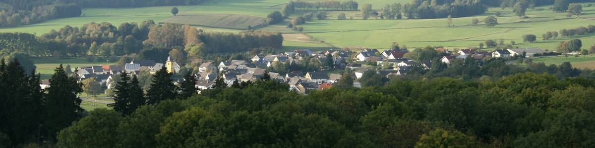 Photo "View over Wölferlingen village in Westerwald, Rhineland-Palatinate, Germany. Seen from the Helleberg mountain" by undefined (Creative Commons Zero, Public Domain Dedication) / Cropped from original