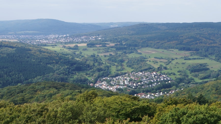 Photo "Panoramic view from the tower of Atzelberg to the west." by FkMohr (Creative Commons Attribution-Share Alike 3.0 de) / Cropped from original