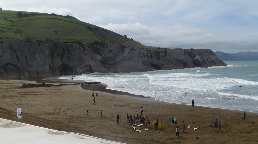 Foto "Playa de Itzurun" de Txo (CC BY-SA) / Recortada de la original