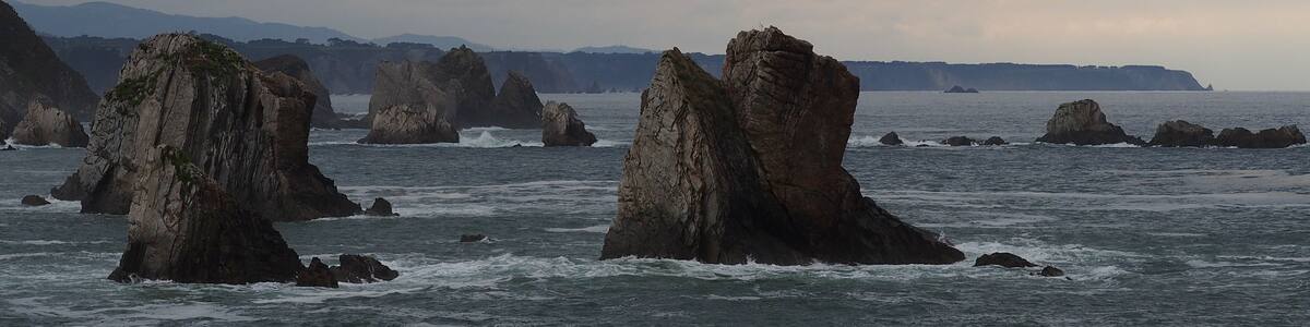 Photo "Playa del Silencio" by senza senso (Creative Commons Attribution 2.0) / Cropped from original