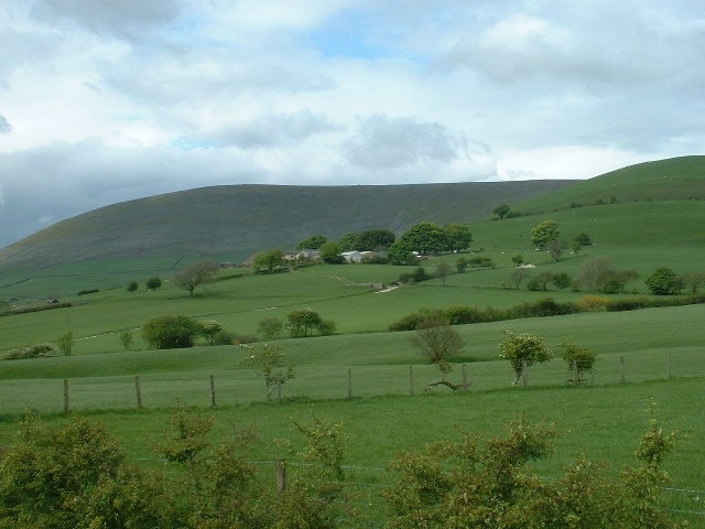 Blindhurst Farm, Bowland. Looking east, with Blindhurst Fell and Fairsnape [left] behind the farm