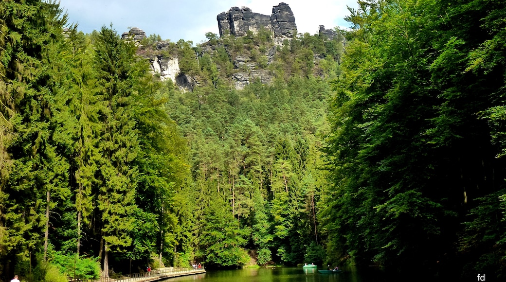 Photo "Hohnstein" by Friedhelm Dröge (CC BY-SA) / Cropped from original