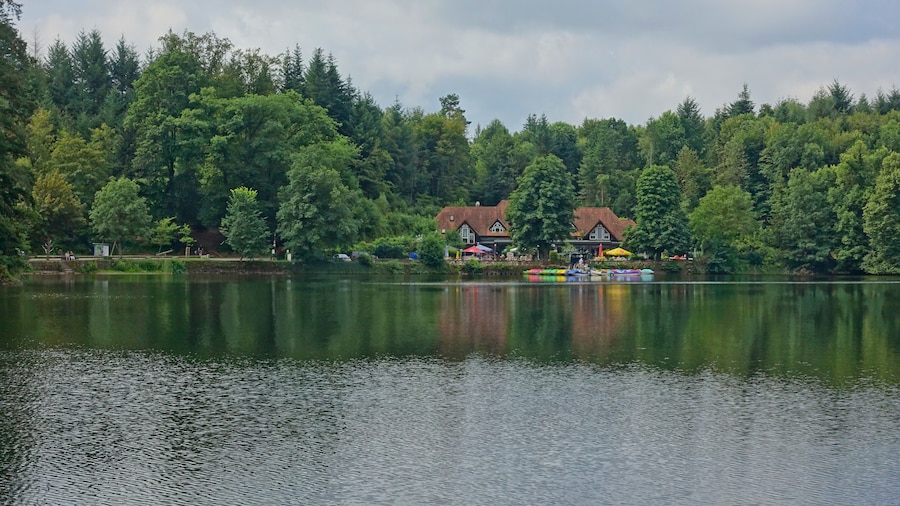 Photo "Bad Säckingen Cafe Restaurant Bergsee" by undefined (Creative Commons Zero, Public Domain Dedication) / Cropped from original