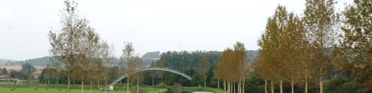 Photo "Le Canal de l'est (branche nord) au sud de Mouzay" by Les Meloures (Creative Commons Attribution-Share Alike 4.0) / Cropped from original