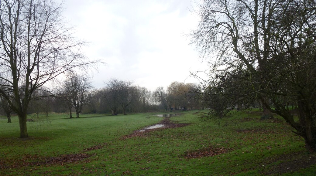 Photo "Well Head Fields" by Bob Harvey (CC BY-SA) / Cropped from original