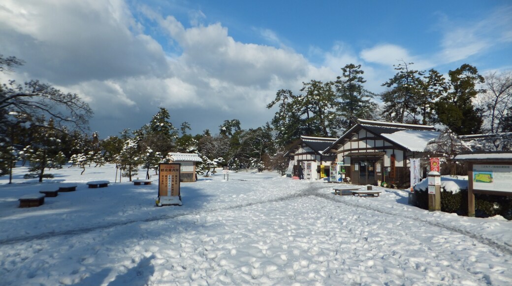 Foto "Parco Jozan di Matsue" di Mti (CC BY-SA) / Ritaglio dell’originale