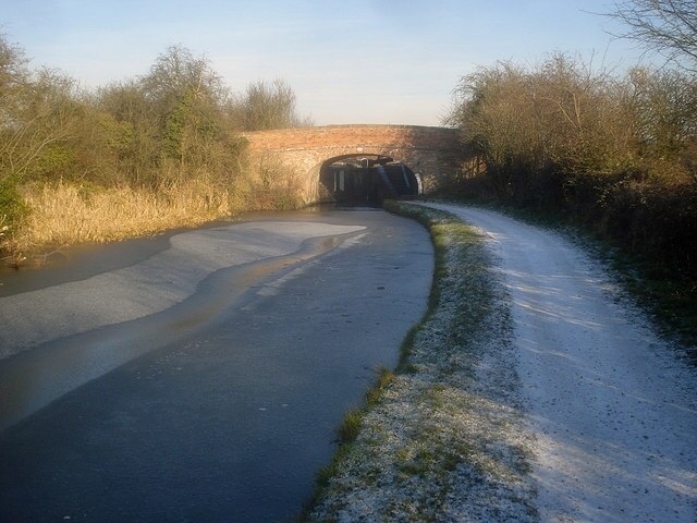 "Finstall"-foto av Trevor Rickard (CC BY-SA) / Urklipp från original