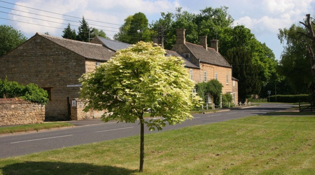 "West Deeping"-foto av Paul Bragg (CC BY-SA) / Urklipp från original