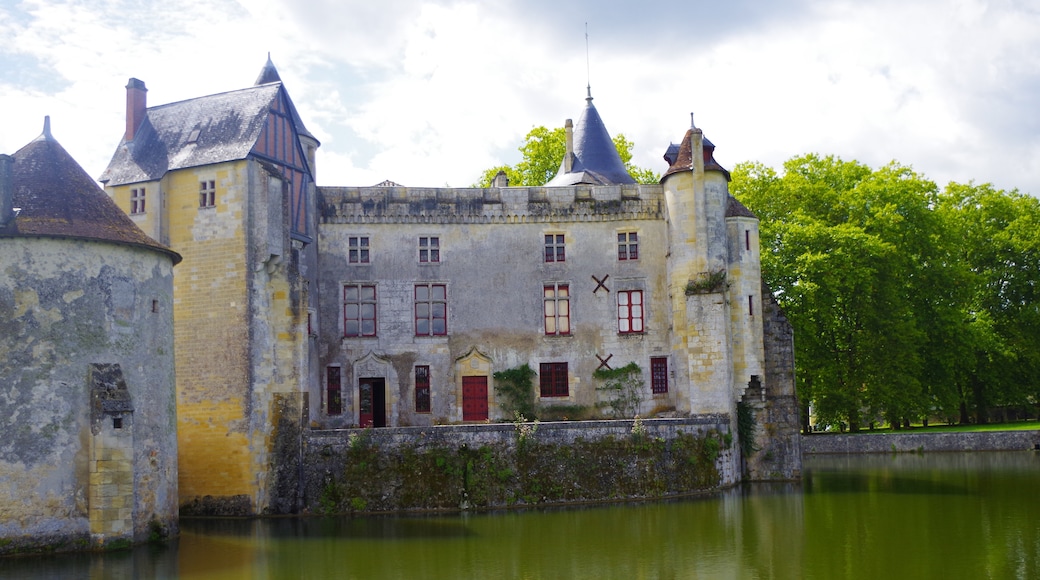 Foto "Château de La Brède" por Flokol12 (page does not exist) (CC BY-SA) / Recortada de la original