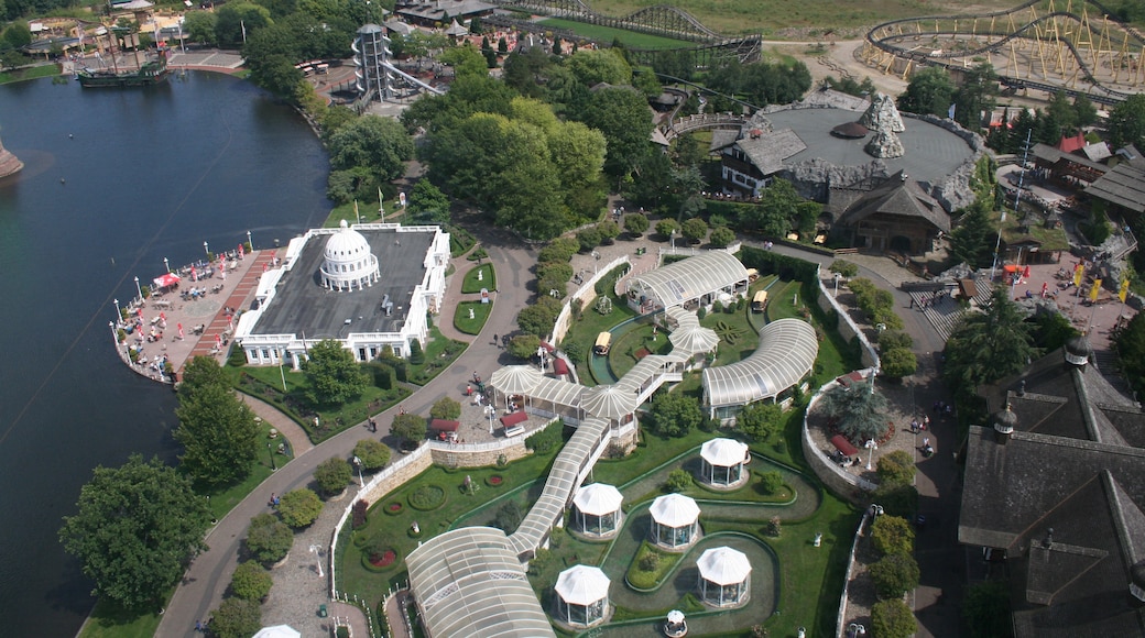 Photo "Heide-Park" by Sami The Jaguar (CC BY) / Cropped from original