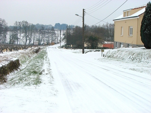 Saint Fiacre sur Maine - rue du manoir sous la neige