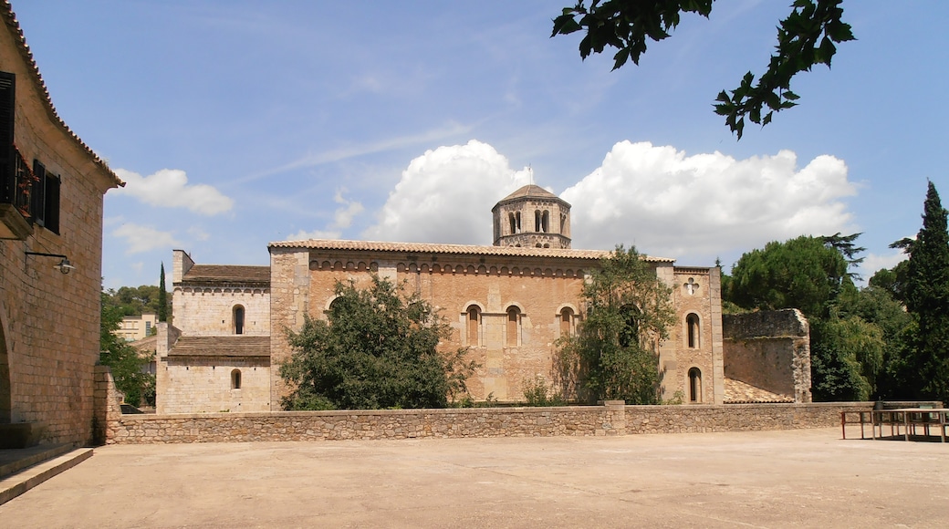 Kuva ”Monestir de Sant Pere de Galligants” käyttäjältä Tournasol7 (CC BY-SA) / rajattu alkuperäisestä kuvasta