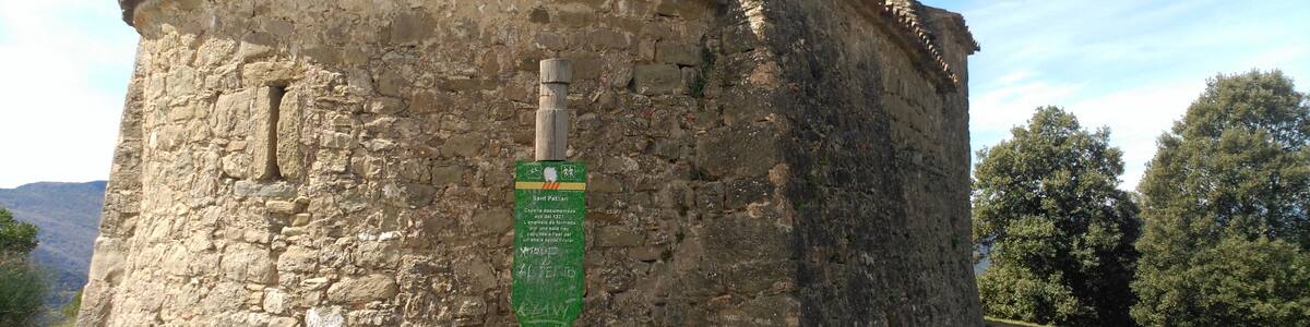 Photo "Ermita de Sant Patllari (Porqueres)" by Paputx (Creative Commons Attribution-Share Alike 4.0) / Cropped from original