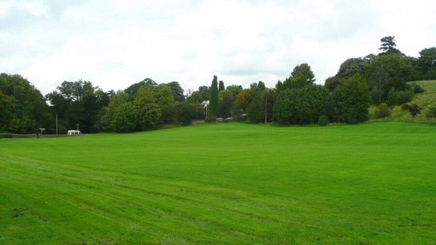 Photo "Green space in Almondsbury Land adjacent to the Garden Centre, with Over Lane in the distance." by Jonathan Billinger (Creative Commons Attribution-Share Alike 2.0) / Cropped from original