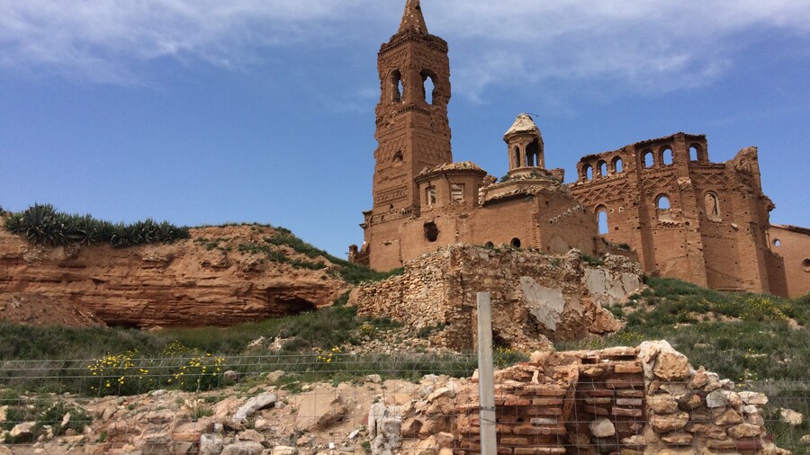 Photo "Ruinas de Belchite" by undefined (Creative Commons Zero, Public Domain Dedication) / Cropped from original