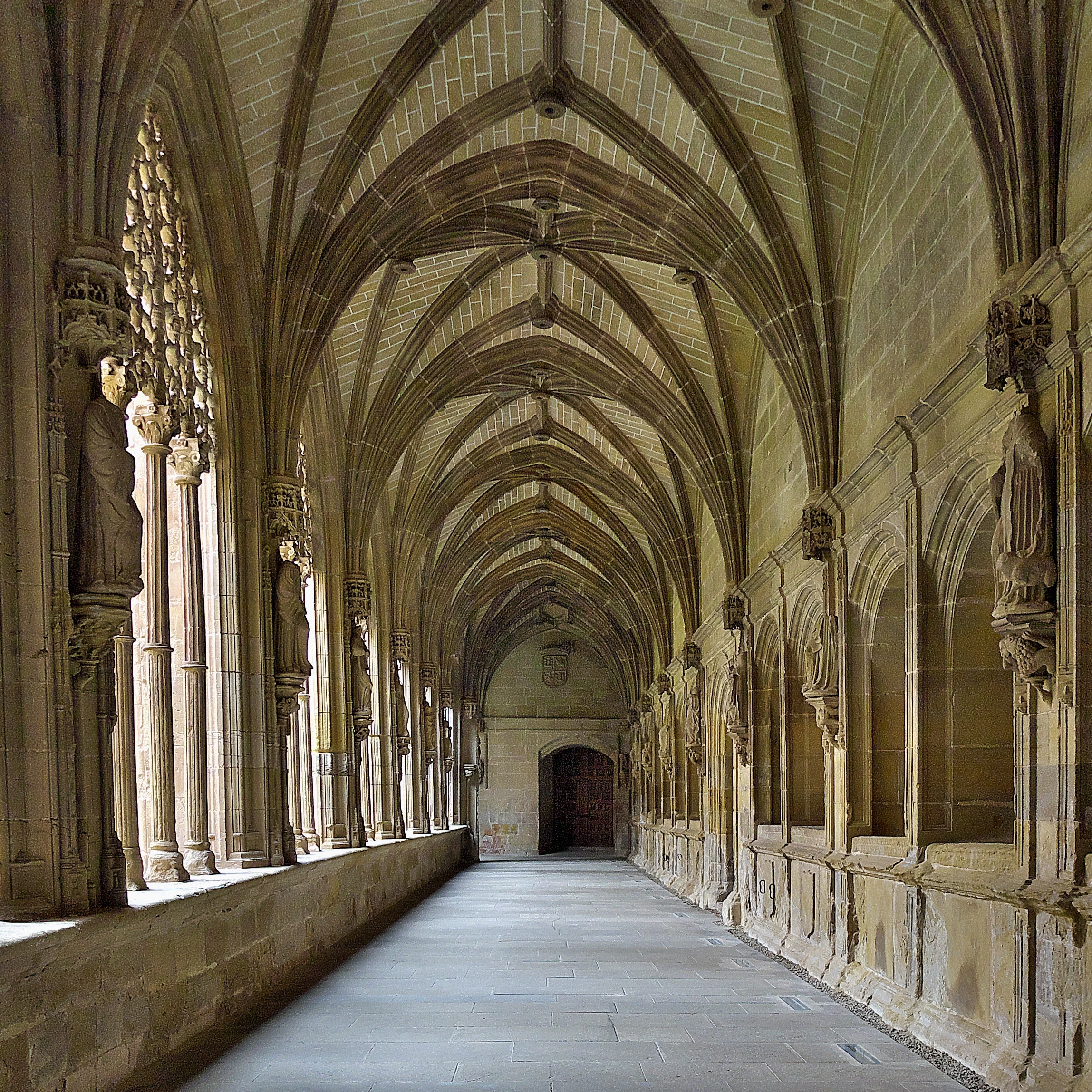 Photo "Najera" by José Luis Filpo Cabana (CC BY) / Cropped from original