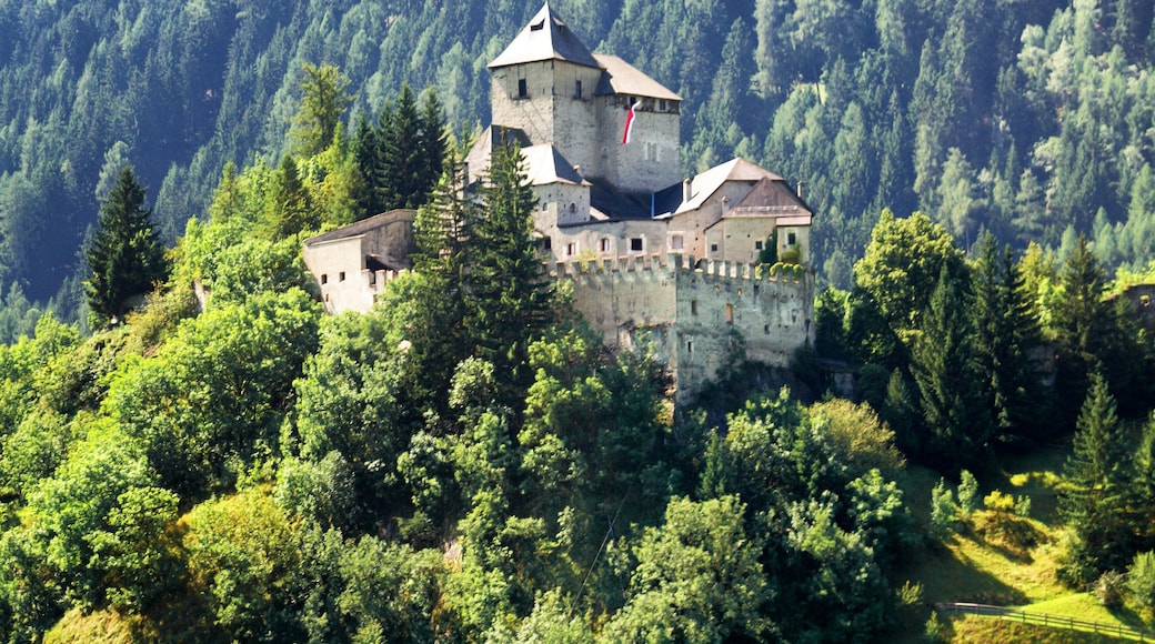 Foto „Burg Reifenstein“ von Pierre Bona (CC BY-SA)/zugeschnittenes Original