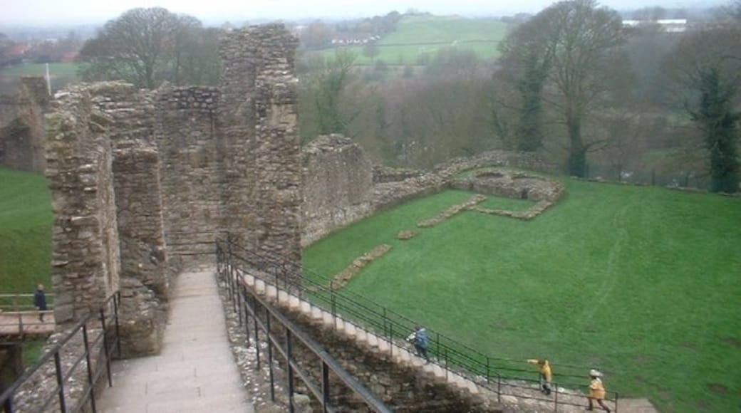 Foto "Castello di Pontefract" di Darren Haddock (CC BY-SA) / Ritaglio dell’originale