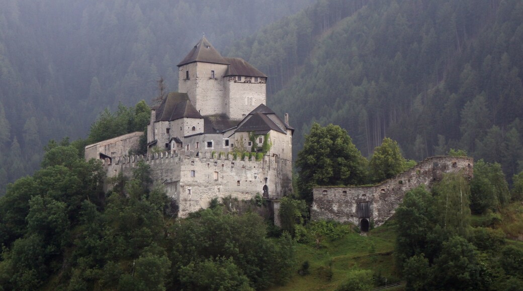 Foto „Burg Reifenstein“ von SBT (CC BY-SA)/zugeschnittenes Original