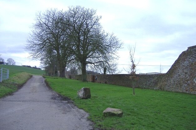 Foto "Dodington" por Roger Cornfoot (CC BY-SA) / Recortada de la original