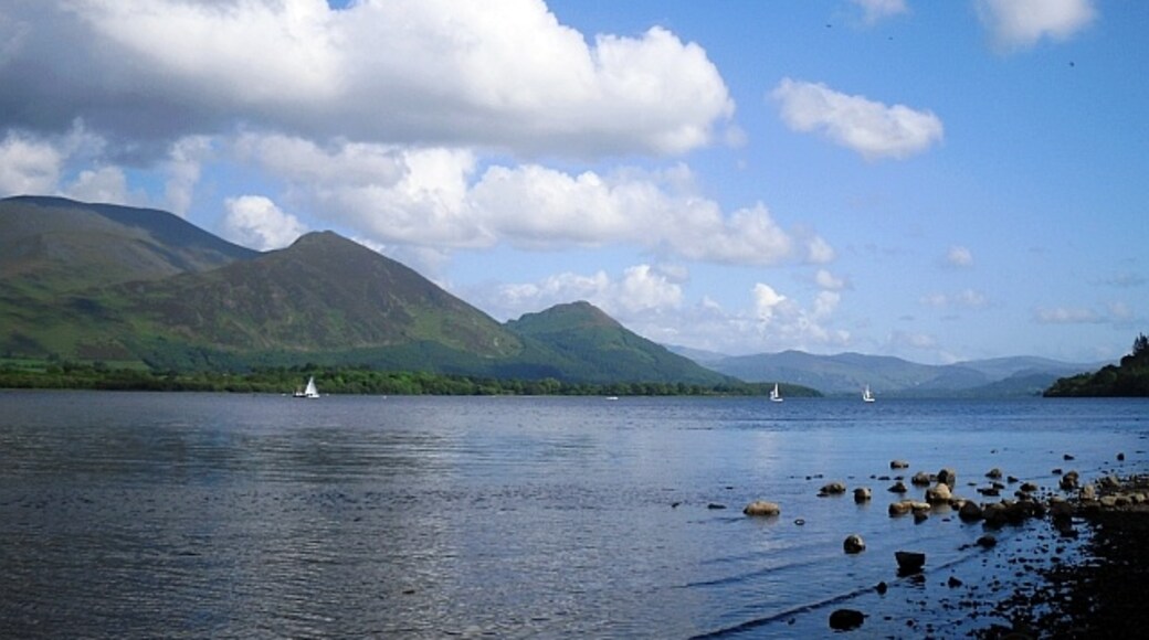 Photo "Bassenthwaite Lake" by Rose and Trev Clough (CC BY-SA) / Cropped from original