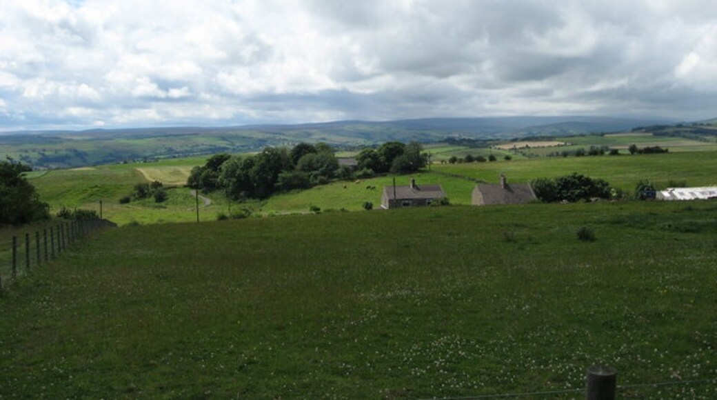 Photo "Tow Law" by Ian Porter (CC BY-SA) / Cropped from original