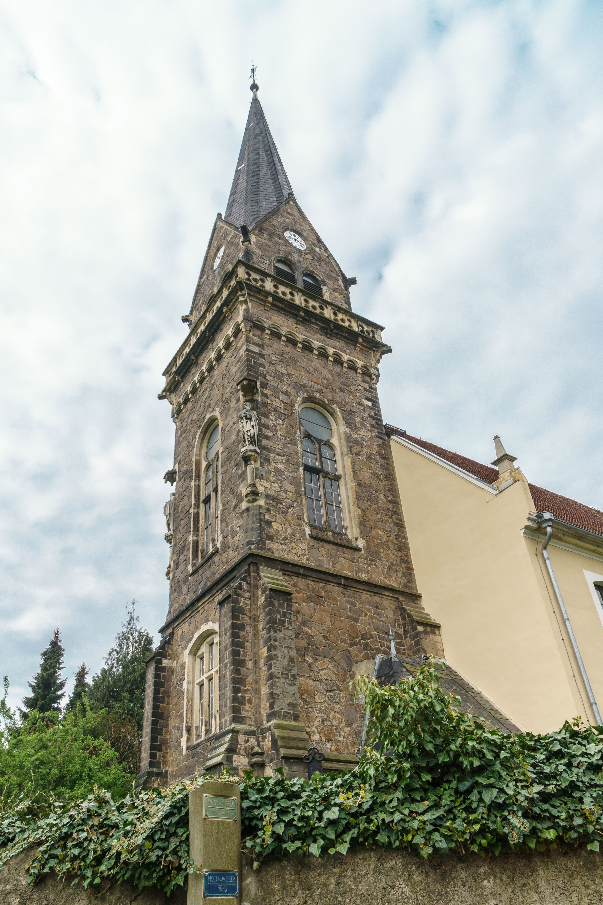 Foto “Hirschstein” feta per Radler59 (CC BY-SA). Retallada de l’original.