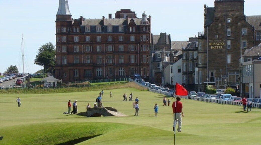 Foto "Antiguo campo de golf de St Andrews Links" por Dannie Calder (CC BY-SA) / Recortada de la original