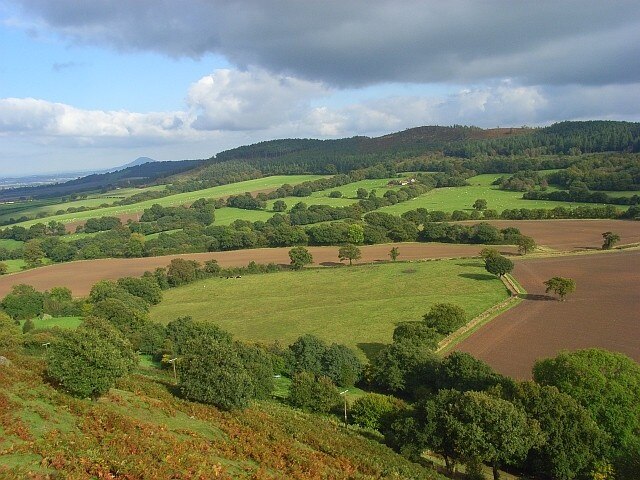 Photo "Longnor" by Andrew Smith (CC BY-SA) / Cropped from original