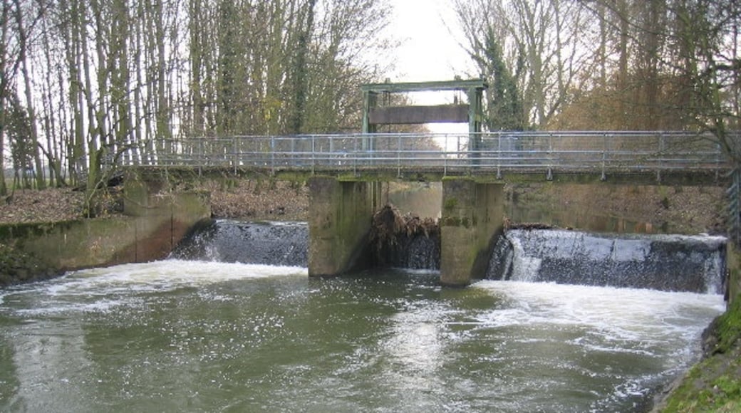Foto „Alveston“ von David Stowell (CC BY-SA)/zugeschnittenes Original