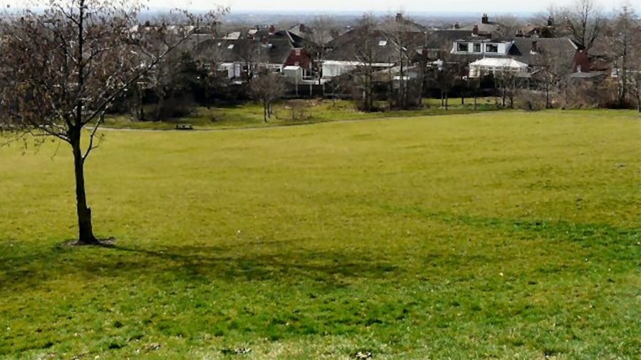 Photo "Copster Park Looking towards Hollins Green." by Gerald England (Creative Commons Attribution-Share Alike 2.0) / Cropped from original