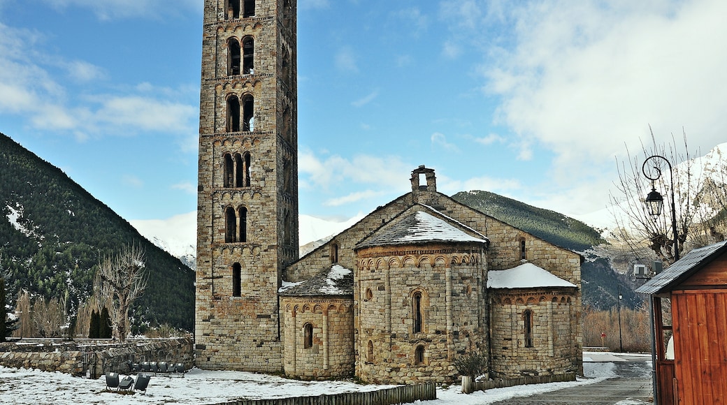 Foto "Iglesia de Sant Climent de Taull" de Alberto-g-rovi (CC BY-SA) / Recortada de la original