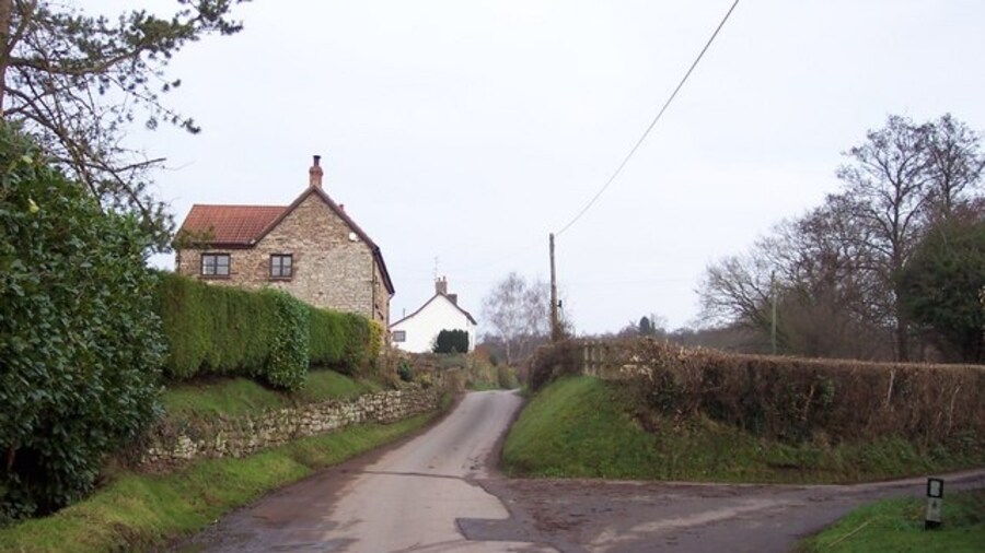 Photo "Country lane and cottages" by Jonathan Billinger (Creative Commons Attribution-Share Alike 2.0) / Cropped from original