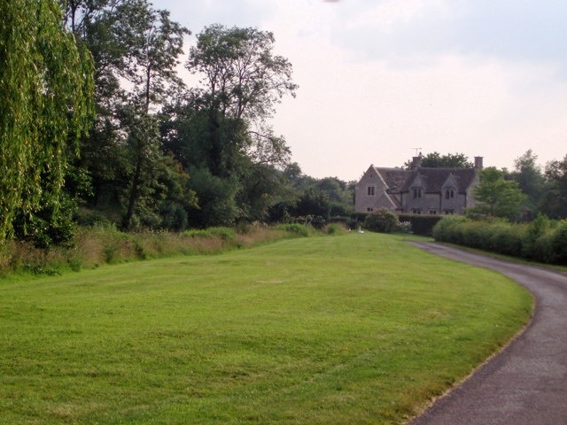 Photo "Kingswood" by Sharon Loxton (CC BY-SA) / Cropped from original