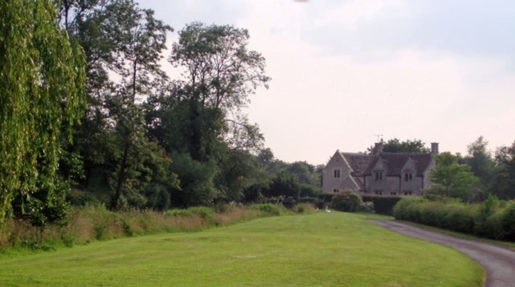 "Kingswood"-foto av Sharon Loxton (CC BY-SA) / Urklipp från original