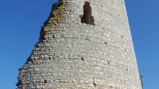 Photo "Coulommiers-la-Tour" by Daniel Jolivet (CC BY) / Cropped from original