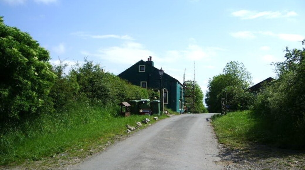 Foto "Little Clifton" de Alexander P Kapp (CC BY-SA) / Recortada do original